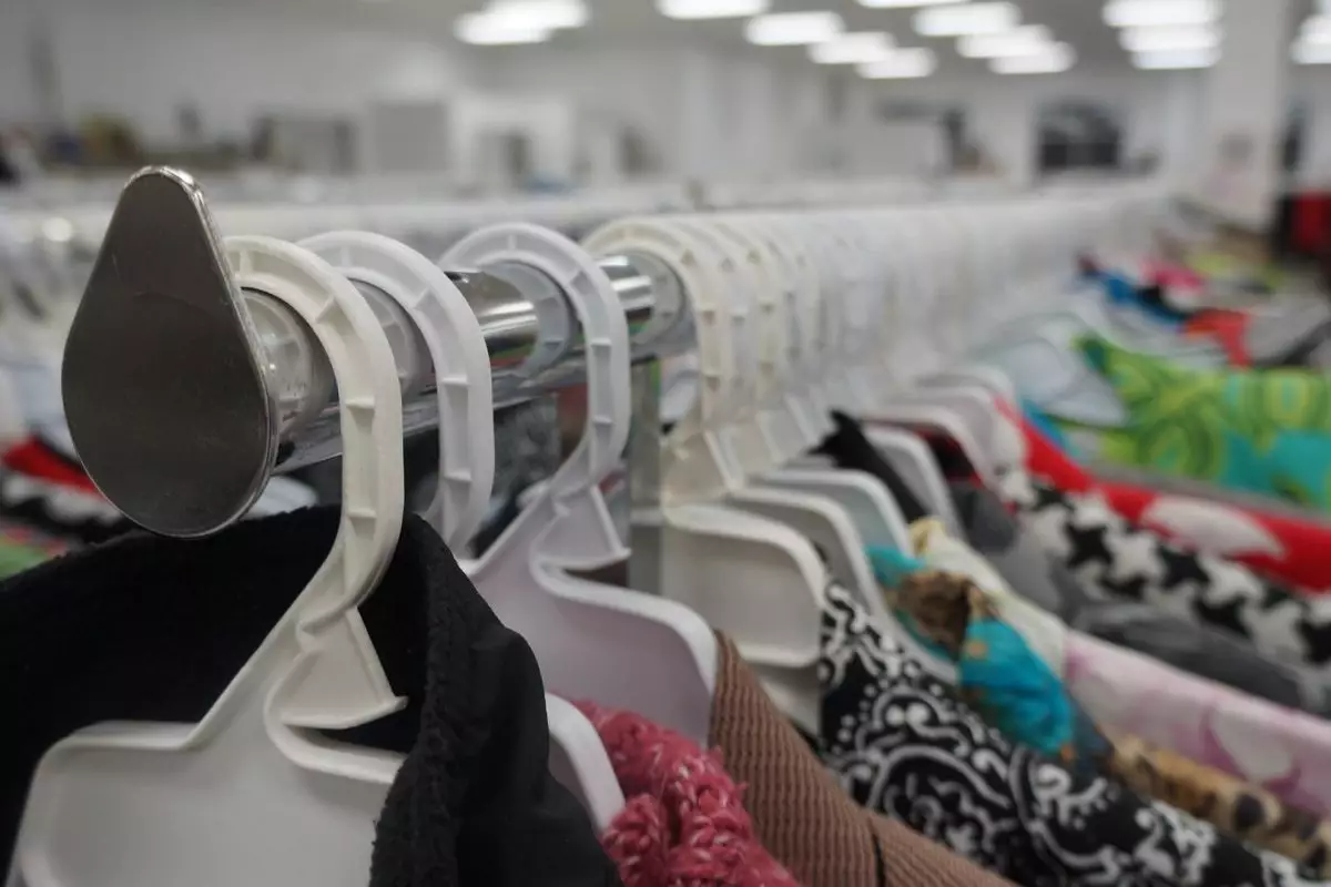 Thrifting adalah